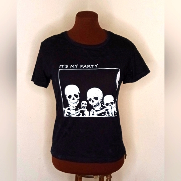 shien Tops - Graphic t-shirt design "it's my patty" black and white size medium.